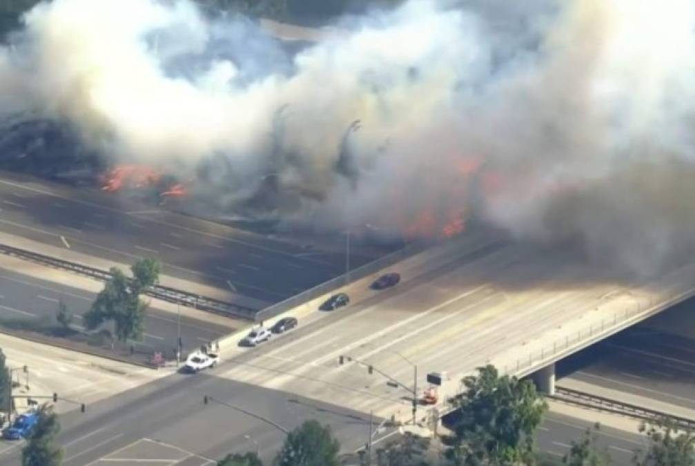 Nuevo incendio cerca de Los Ángeles obliga a evacuar 60 000 personas