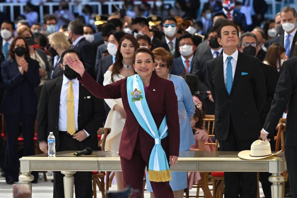 La Presidenta Xiomara Castro Luci Un Elegante Traje Creaci N Del