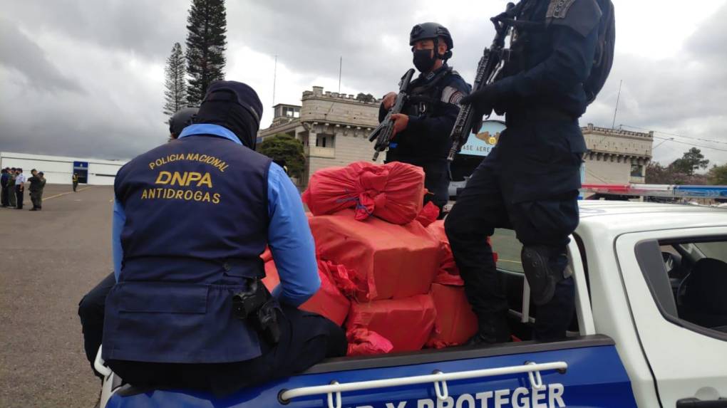 Trasladan A Secretar A De Seguridad Kilos De Coca Na Decomisados En