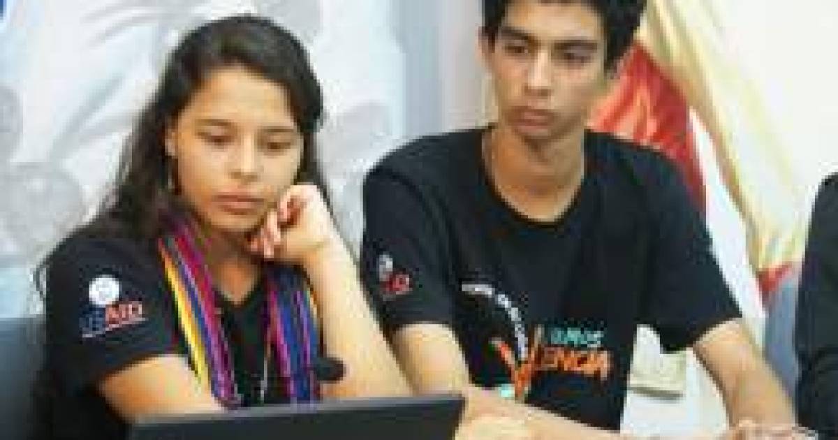 Adolescentes Exponen Sobre Violencia Y Vih