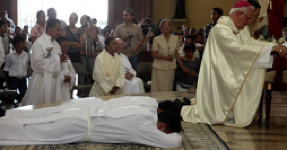 Iglesia Cat Lica Ordena A Dos Nuevos Di Conos