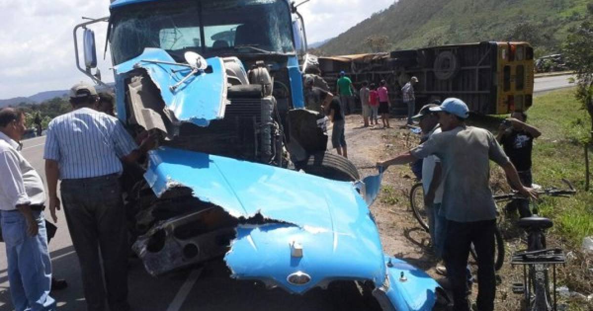 Choque Entre Bus Y Rastra Deja Siete Personas Heridas