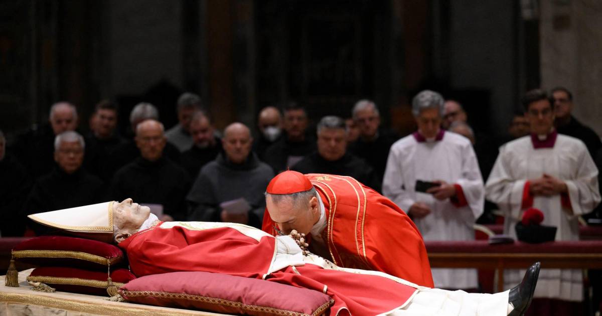 Las Im Genes Del Adi S Al Papa Em Rito Benedicto Xvi Es Despedido Por