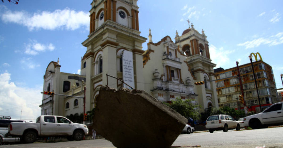 Peligro 40 De Alcantarillas No Tienen Tapaderas