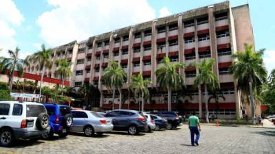 Los hospitales públicos solo atendieron emergencias durante Semana Santa.