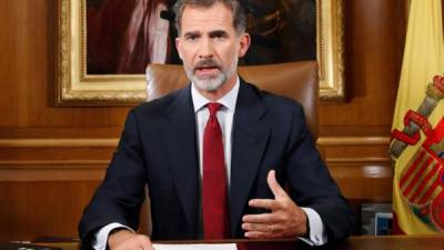 Cuban President Miguel Diaz-Canel (R) and Spain's King Felipe VI (L) meet at the Revolution Palace in Havana, on November 12, 2019. - The Spanish Royals visit Cuba for its 500 anniversary. (Photo by Ernesto MASTRASCUSA / POOL / AFP)