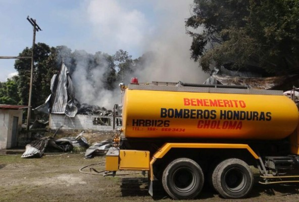 Se Incendia Bodega De Pl Sticos En Choloma