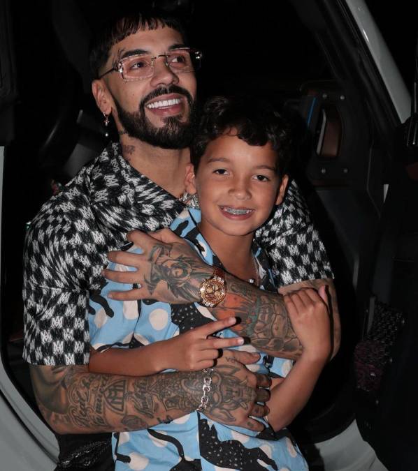 Anuel AA Presume Fotos Con Su Hijo Mayor Y Es Duramente Criticado