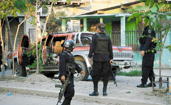 Pandilleros Pr Fugos Ten An Armas De La Polic A