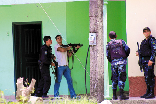 Dos Pandilleros Muertos Al Enfrentarse A La Polic A