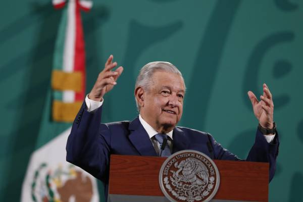 AMLO blinda legalmente sus megaobras en México al declararlas de