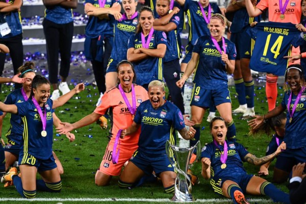 Video Olympique De Lyon Conquista Su Quinta Champions Femenina Consecutiva