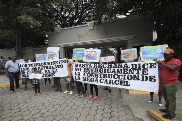 Hondure Os Protestan Contra Construcci N De C Rcel En Islas Del Cisne