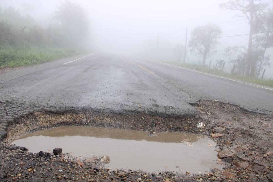 Infierno Vial Por Baches En Carreteras Del Occidente De Honduras