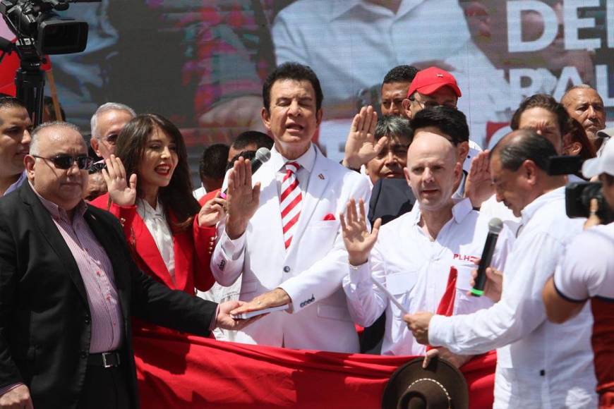 Salvador Nasralla Emocionado Al Ser Juramentado En El Partido Liberal