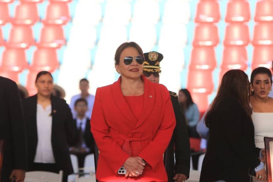 Xiomara Castro Llega Al Estadio Nacional Para Presenciar Desfiles Patrios