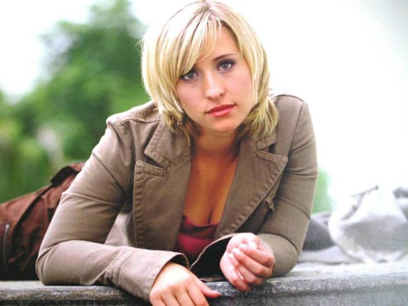 Allison Mack actriz de Smallville entra en prisión