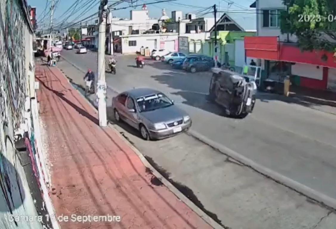 Video impactante Ciclista provoca accidente de tránsito